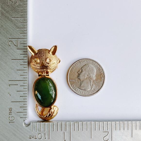 VTG 1960s Gemstone Cat Brooch Nephrite Jade Cabochon Mid Century Gold Tone Pin - Picture 10 of 10